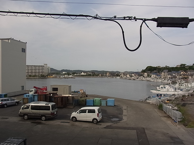 長井水産の窓から見える海